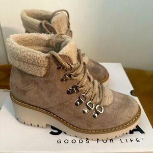 Winter Boots, Taupe color gently worn